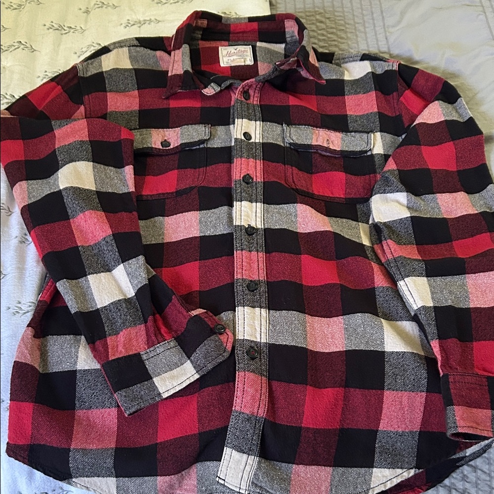 American Eagle Outfitters Red and Black Plaid Flannel Men's Shirt